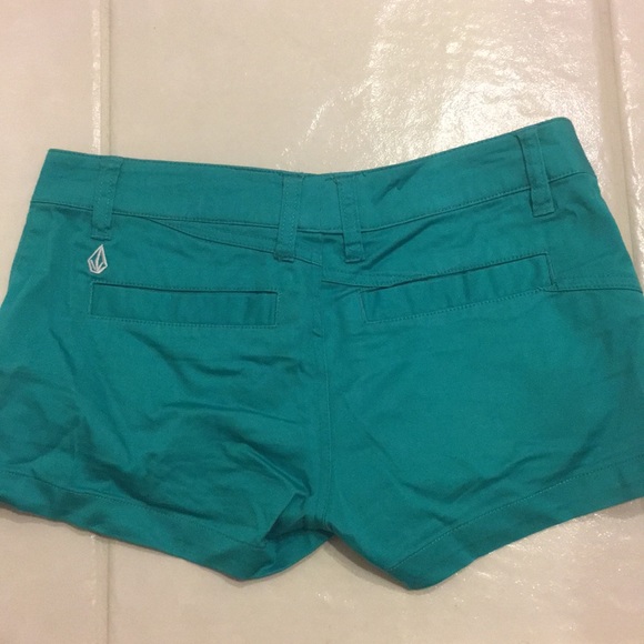 Volcom shorts - Picture 2 of 2